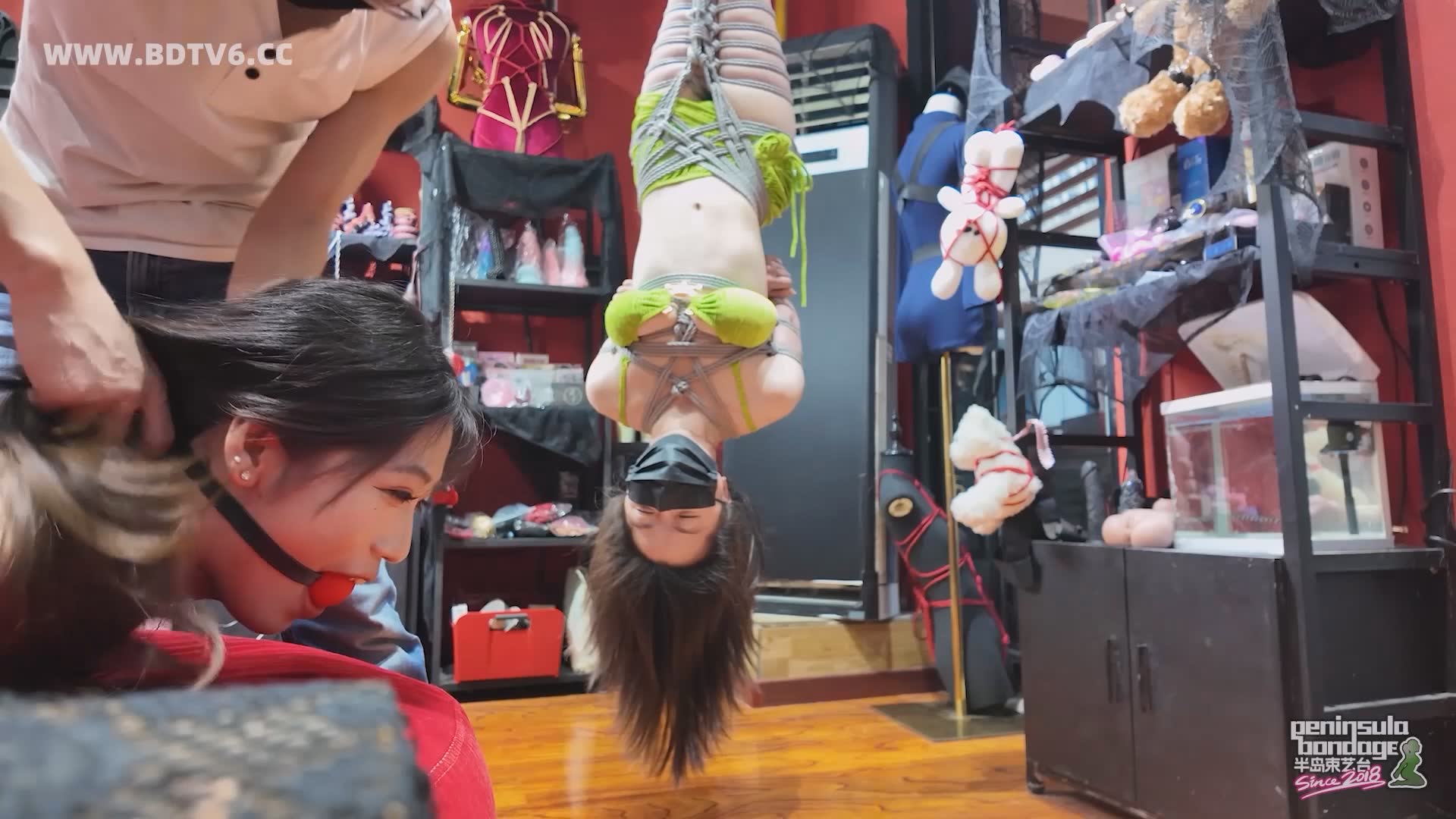 YT2837 情趣店里的情趣挂件/index.m3u8_20250620_022256.580.jpg