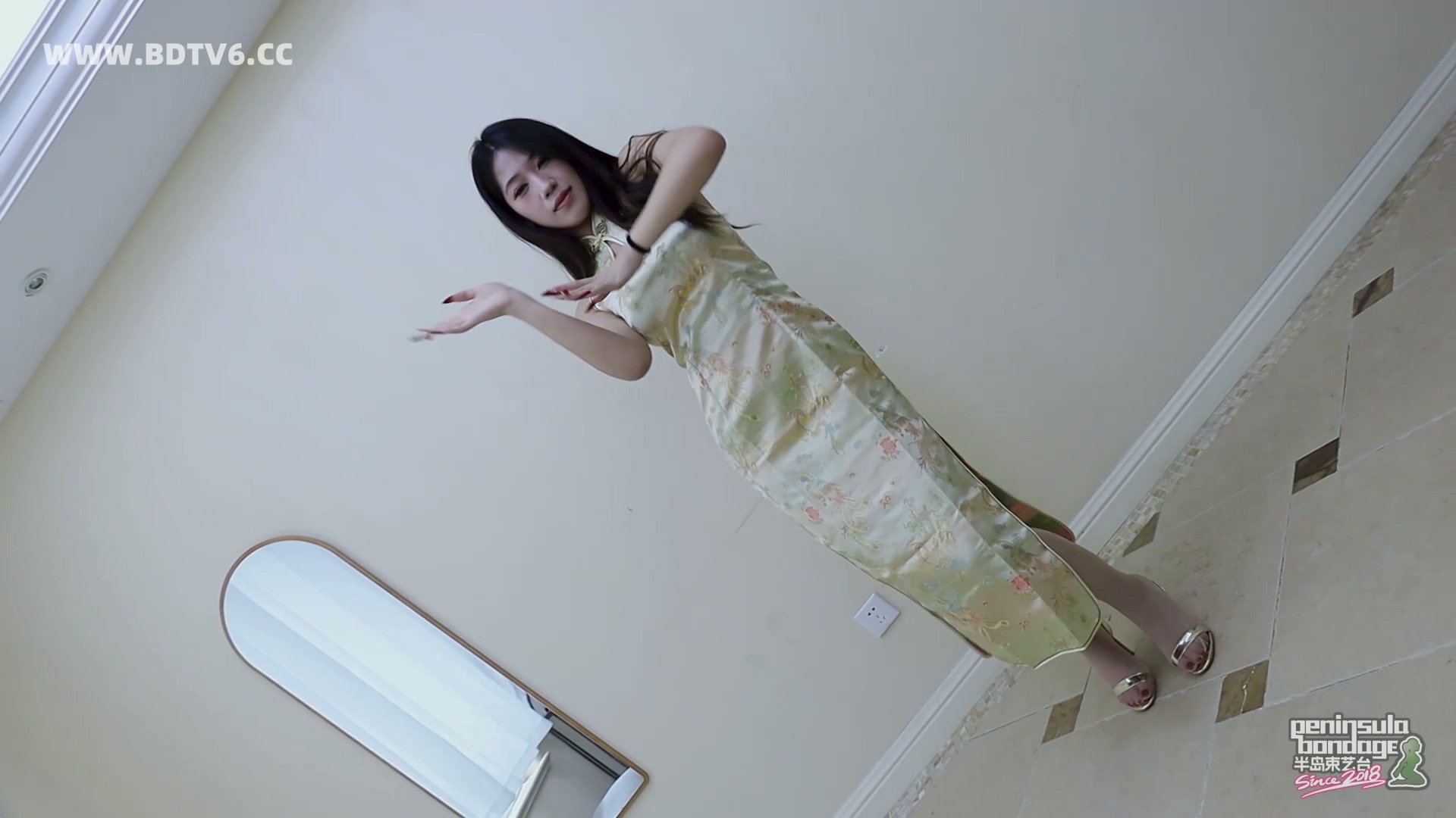 YT2870 美国定拍:长凳上的小舞娘/index.m3u8_20250705_013204.667.jpg