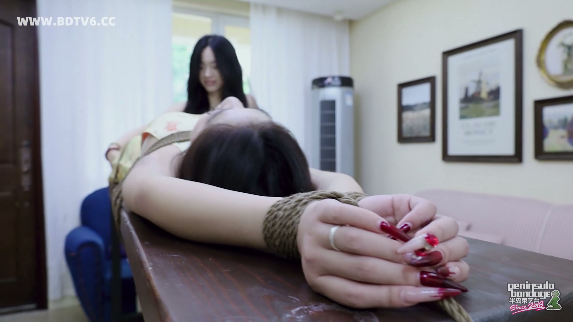 YT2870 美国定拍:长凳上的小舞娘/index.m3u8_20250705_013229.507.jpg