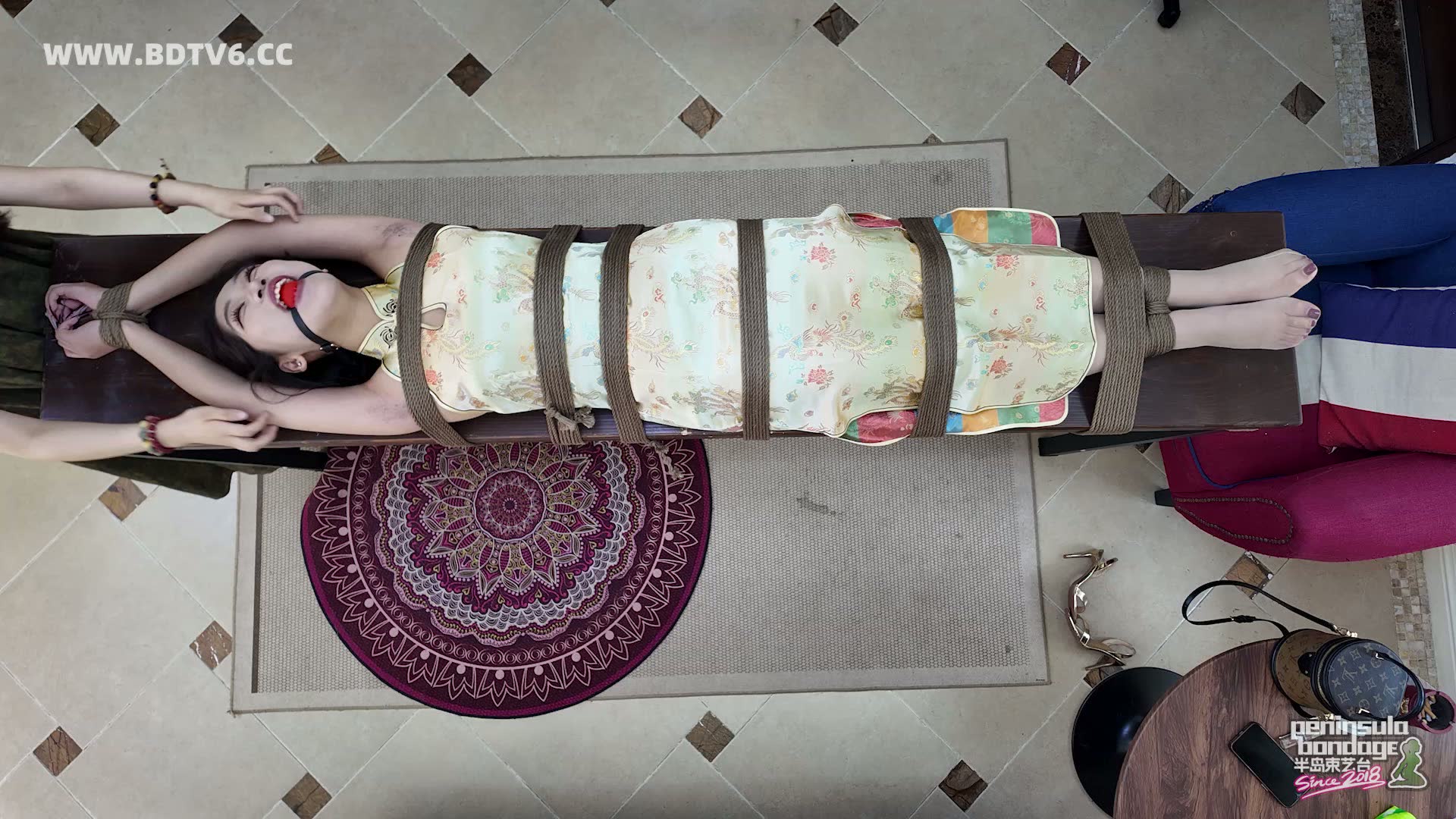 YT2870 美国定拍:长凳上的小舞娘/index.m3u8_20250705_013302.088.jpg