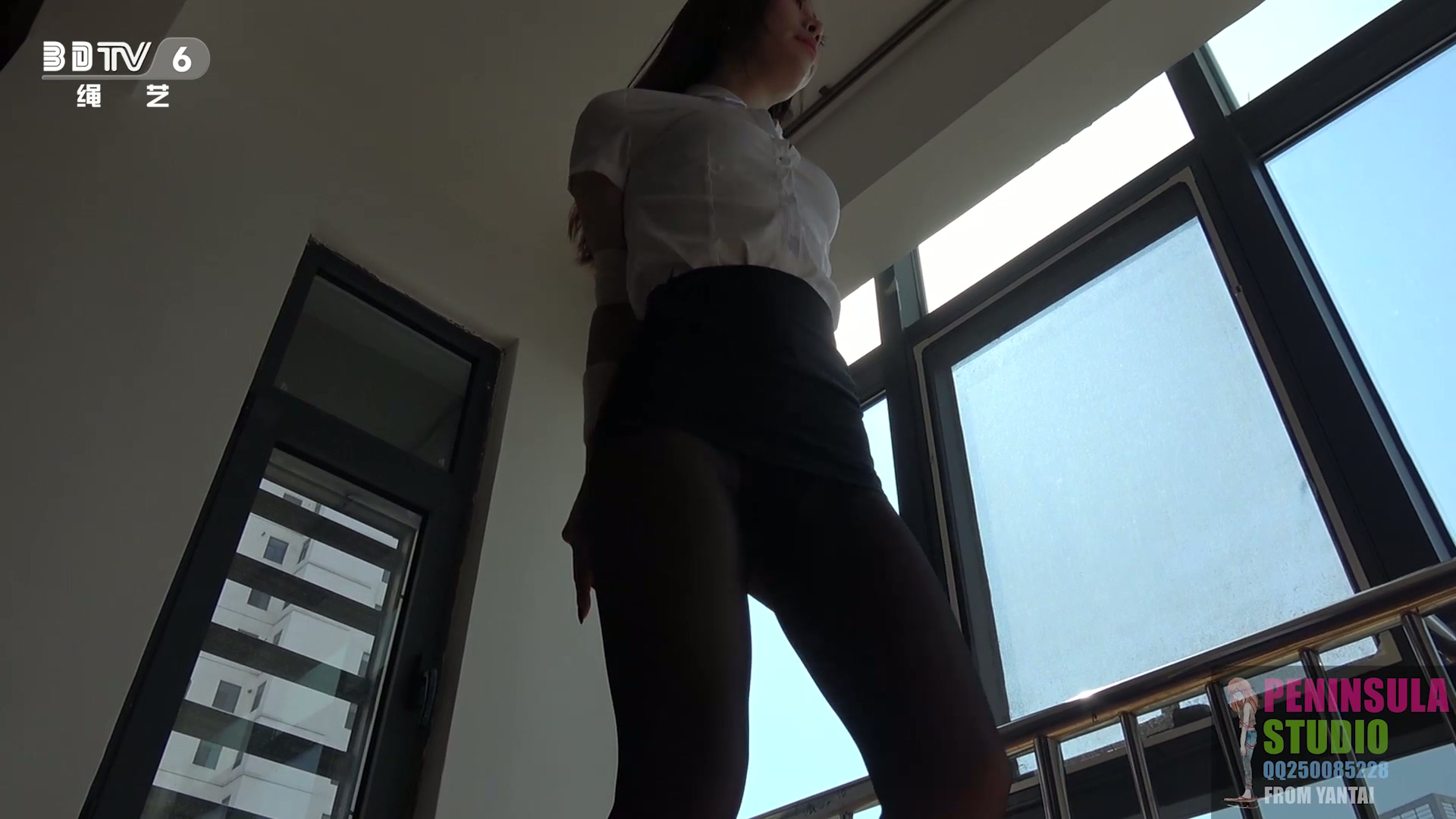 YT193 桃子职业装+肚兜双手双脚反绑真空热舞