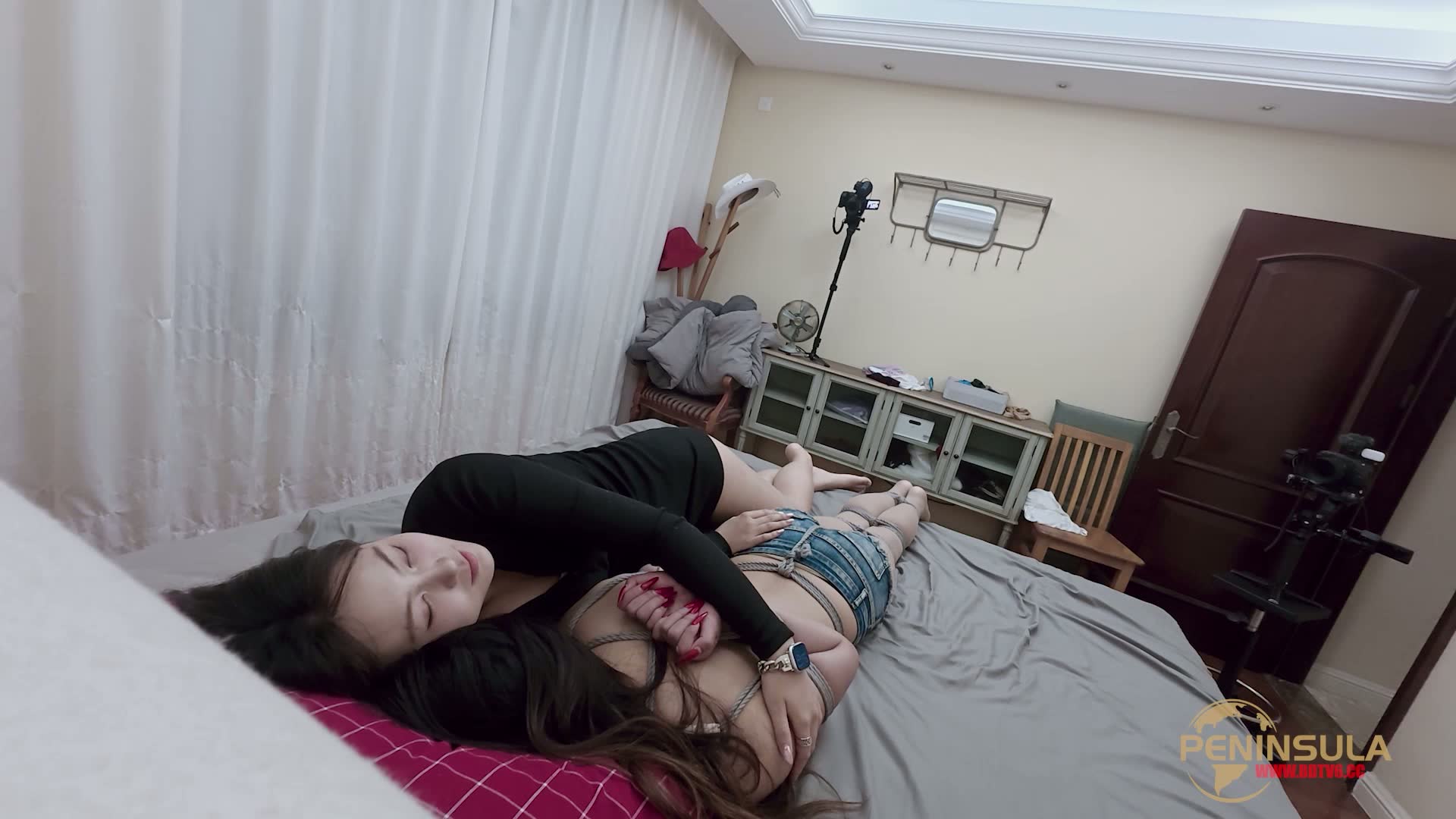 YT2932 被子惊魂/index.m3u8_20250903_035640.228.jpg