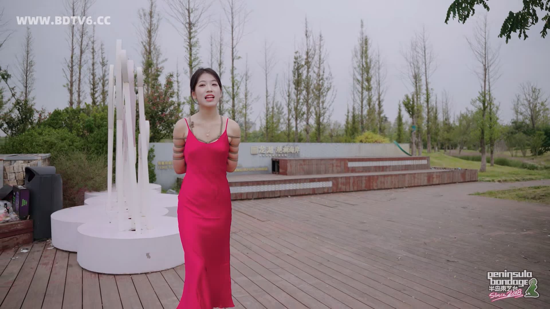 YT2962 海边公园一抹红/index.m3u8_20250929_225726.802.jpg