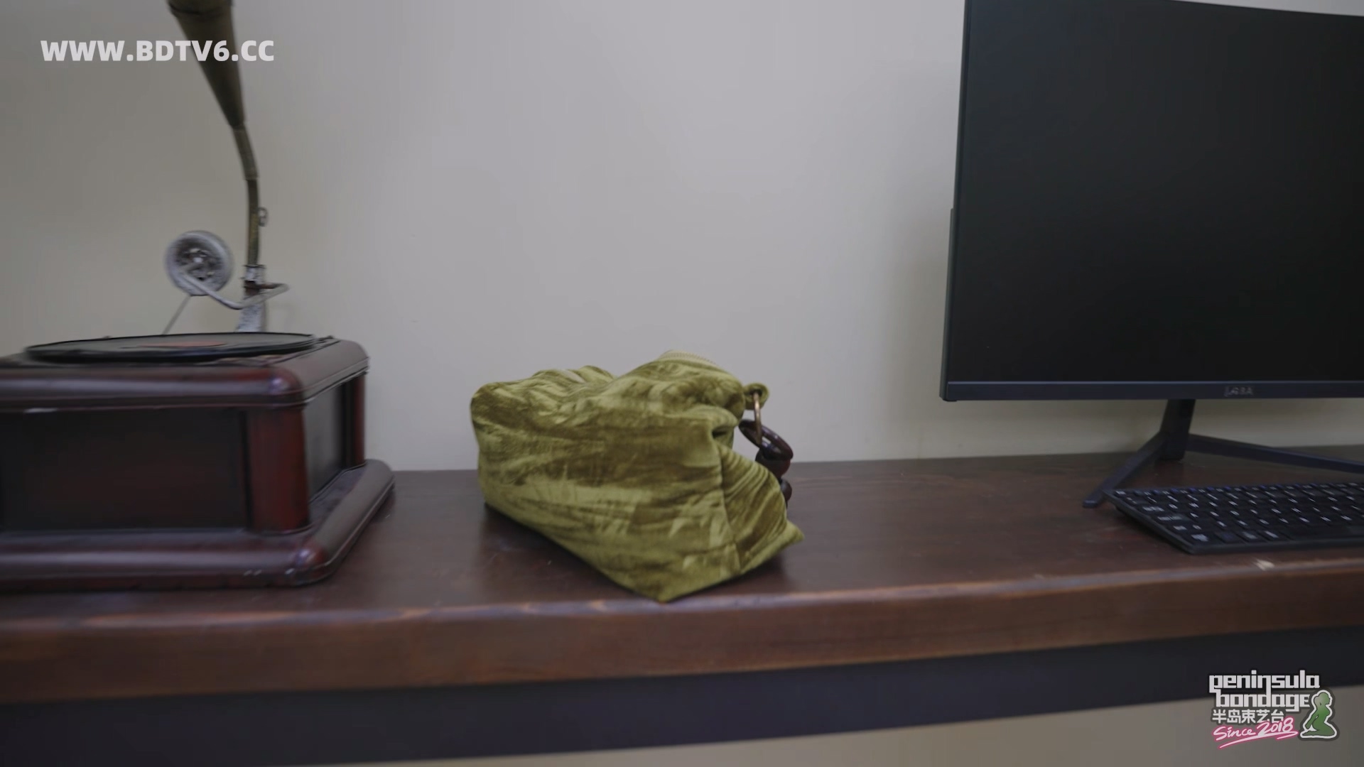 YT2982 加利福尼亚州定拍:00后被整顿职场 上/index.m3u8_20251018_025258.721.jpg