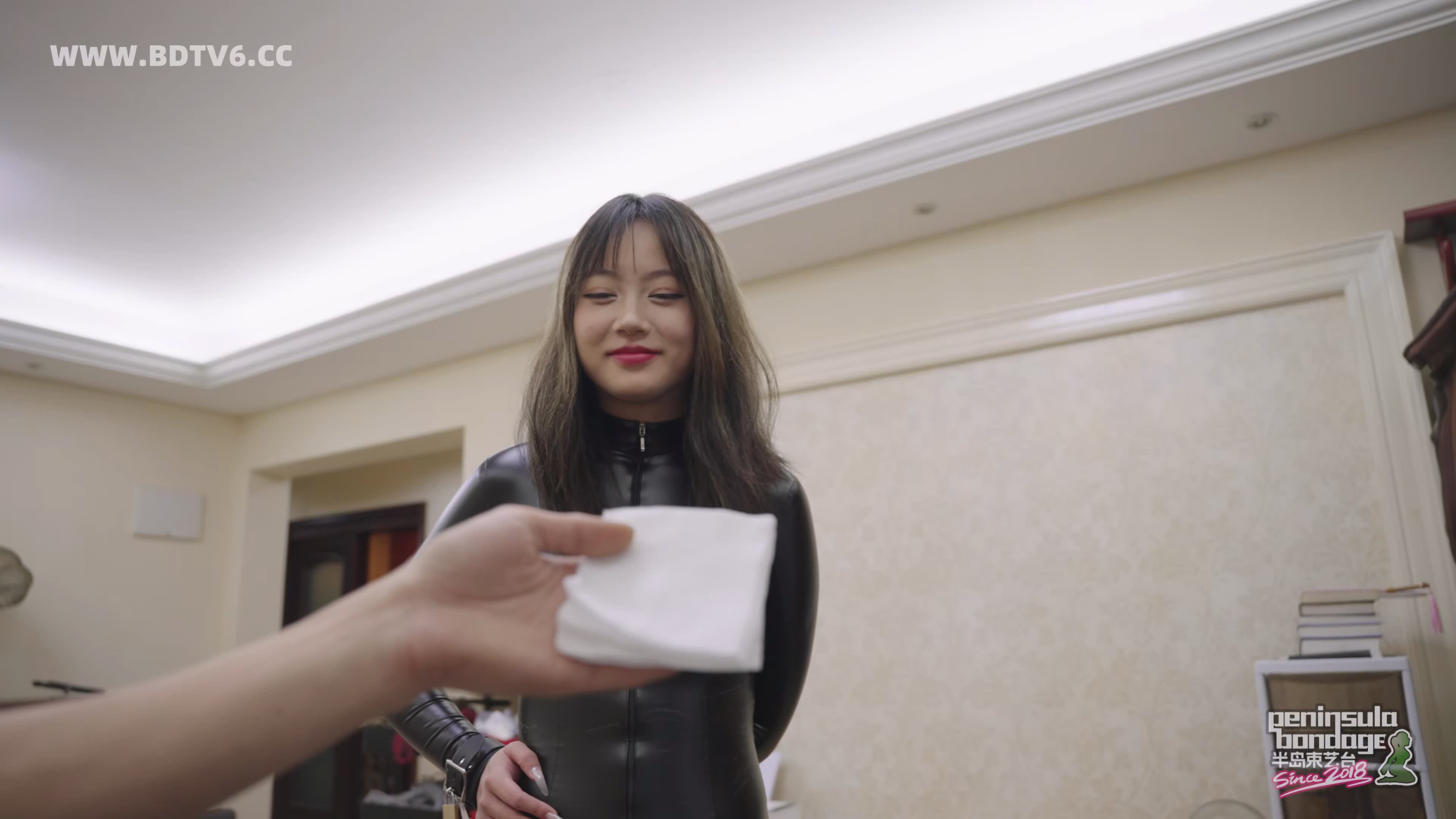 YT2990 一种万无一失的手铐自缚方案/index.m3u8_20251023_072251.763.jpg