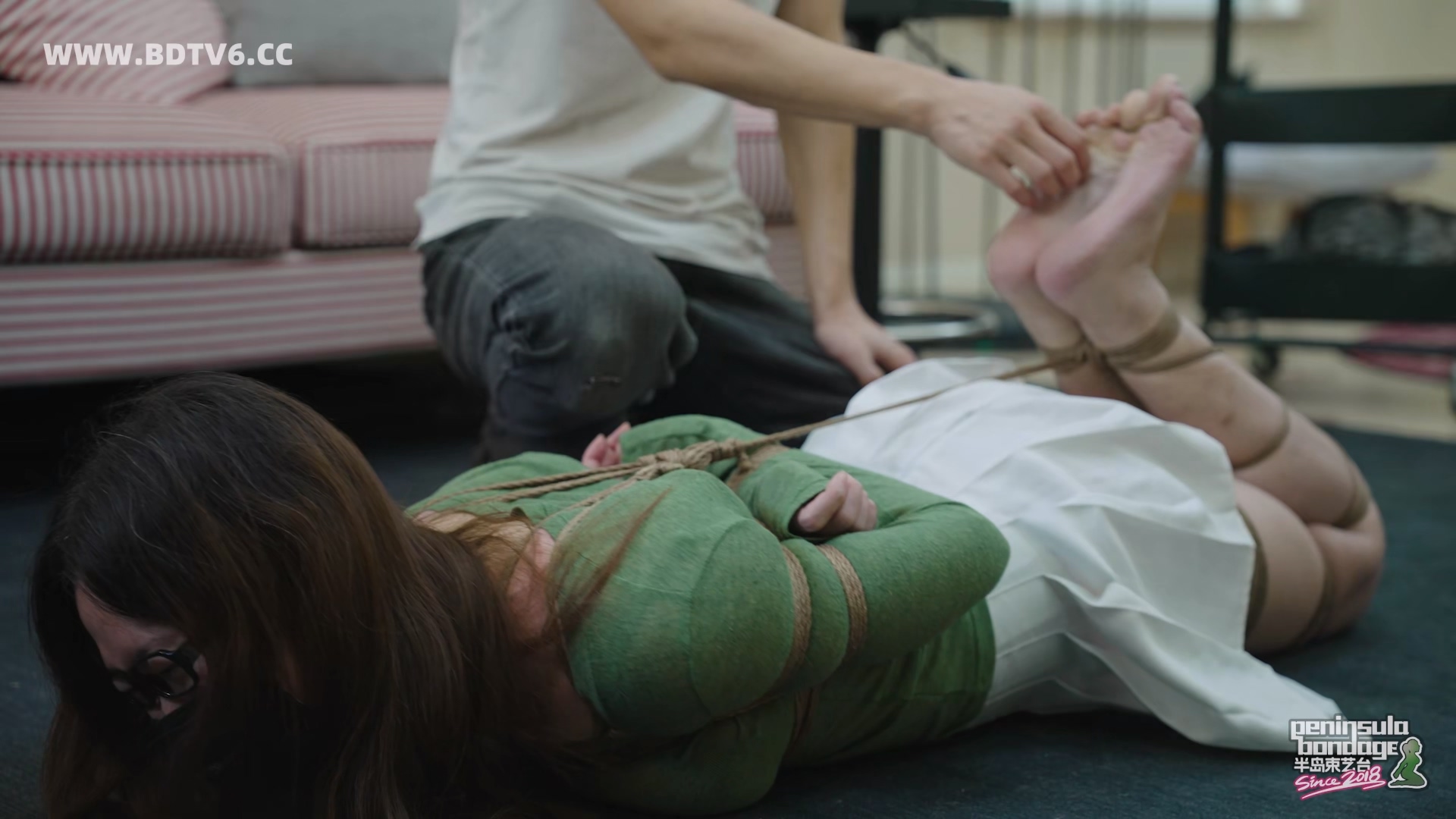 YT2993 新人泠鸢试镜台史首个不化妆就敢来的姑娘/index.m3u8_20251027_035925.720.jpg