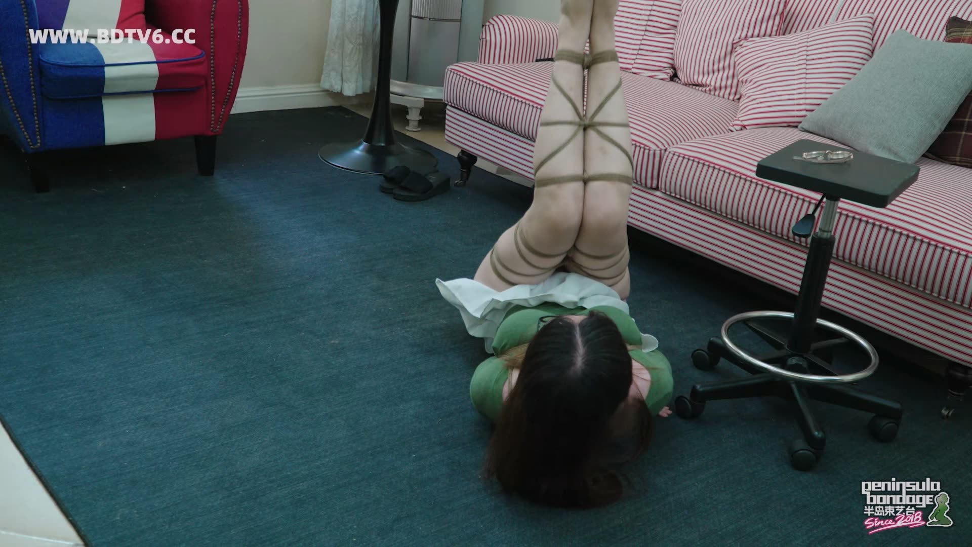 YT2993 新人泠鸢试镜台史首个不化妆就敢来的姑娘/index.m3u8_20251027_040000.130.jpg