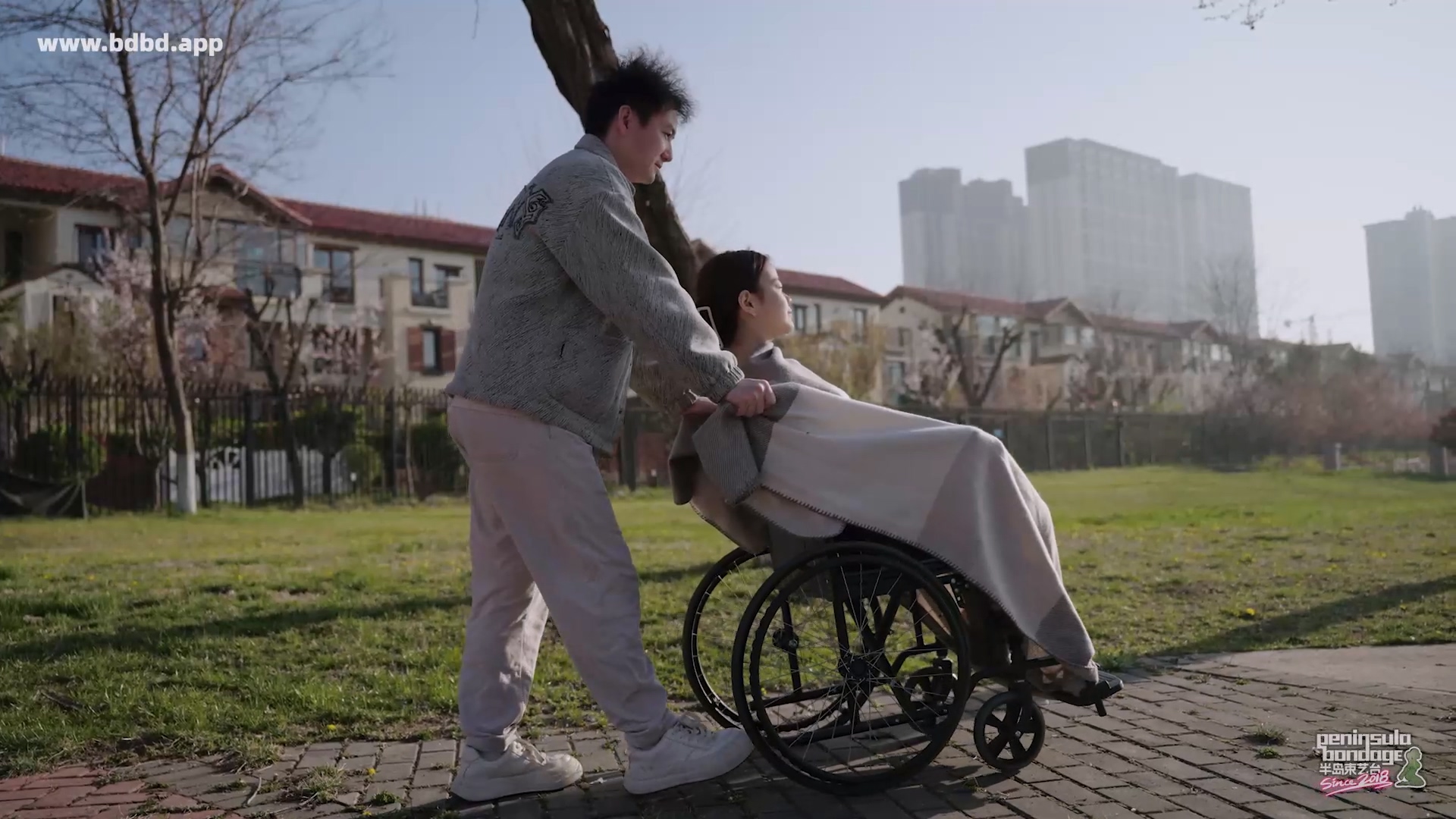 YT3153 爱的轮椅.mp4_20260413_022818.776.jpg