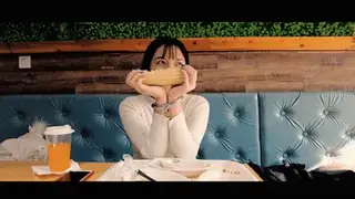 YT916 地球人已无法阻止扎林娜手铐吃饭，店员交头接耳